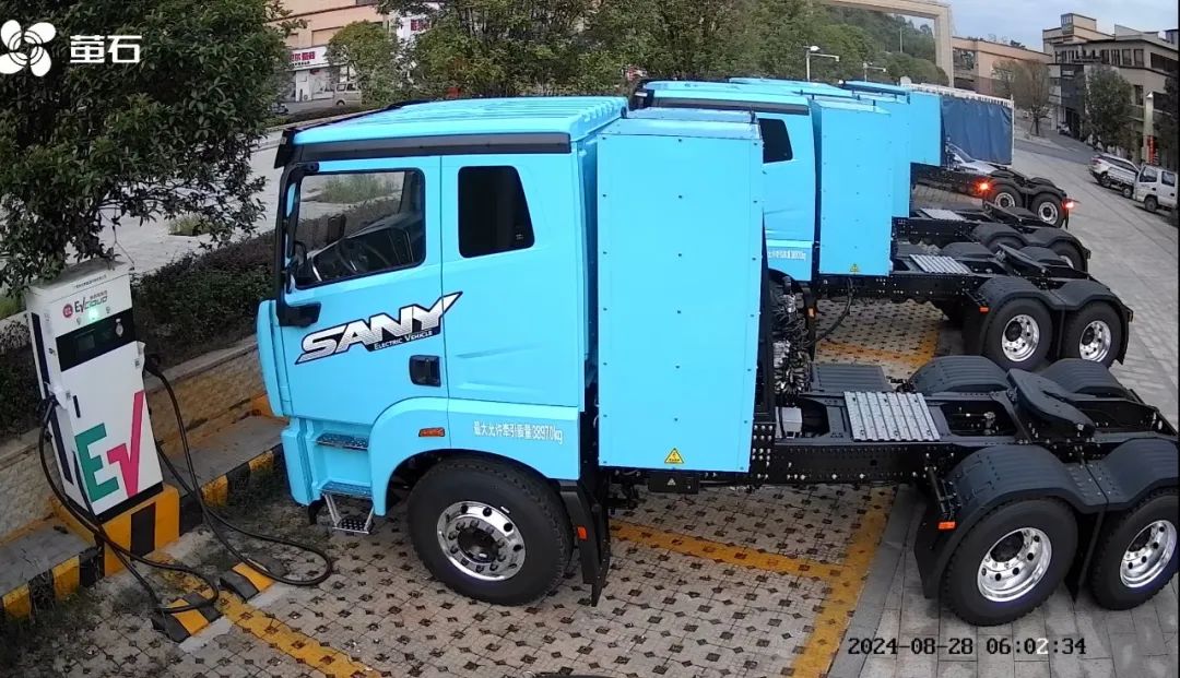 新能源重卡赛道“爆发”，充电换电“双雄争霸”