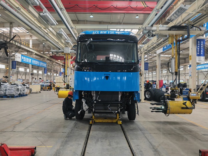 ​充电重卡与换电重卡：谁是电动重卡的未来之选？