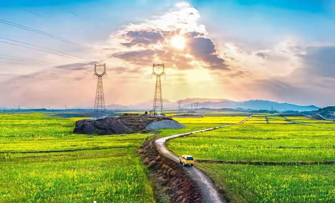 冒雪抢装变压器力保村民温暖过冬